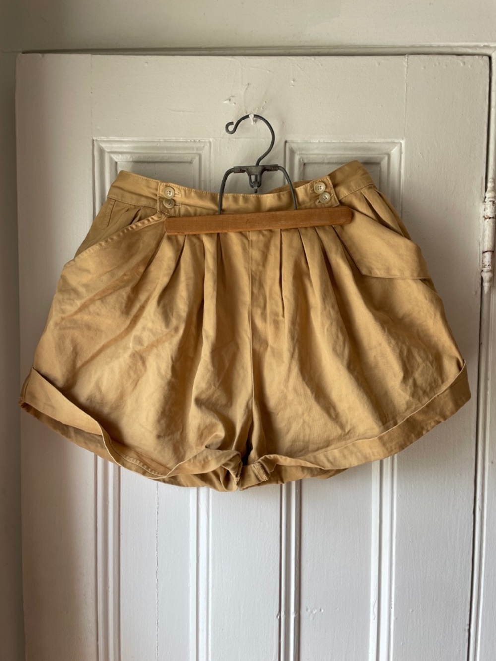 Döen Paige Shorts size 6 in Tan